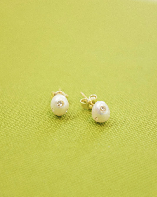 Aura Pearl Studs
