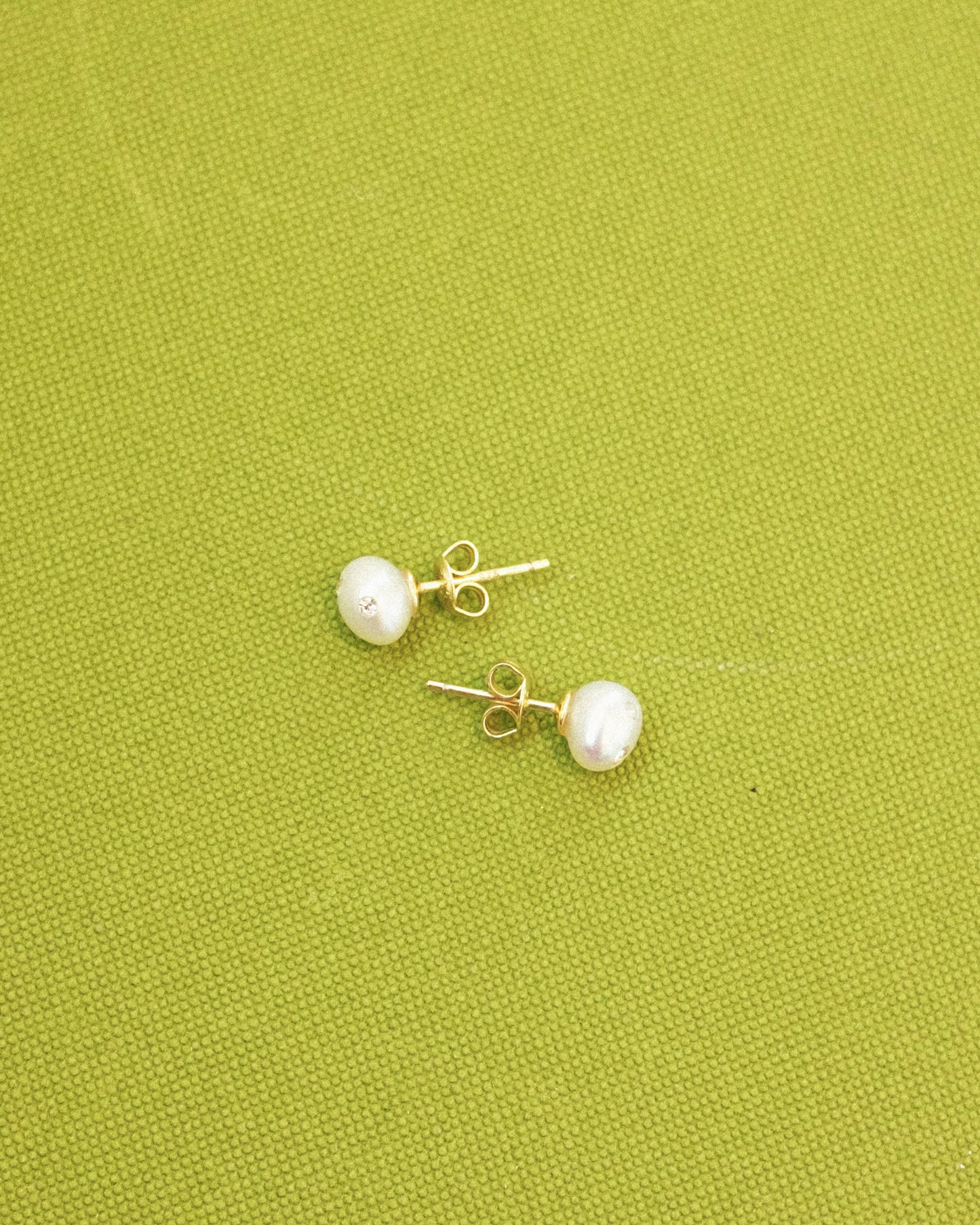 Aura Pearl Studs