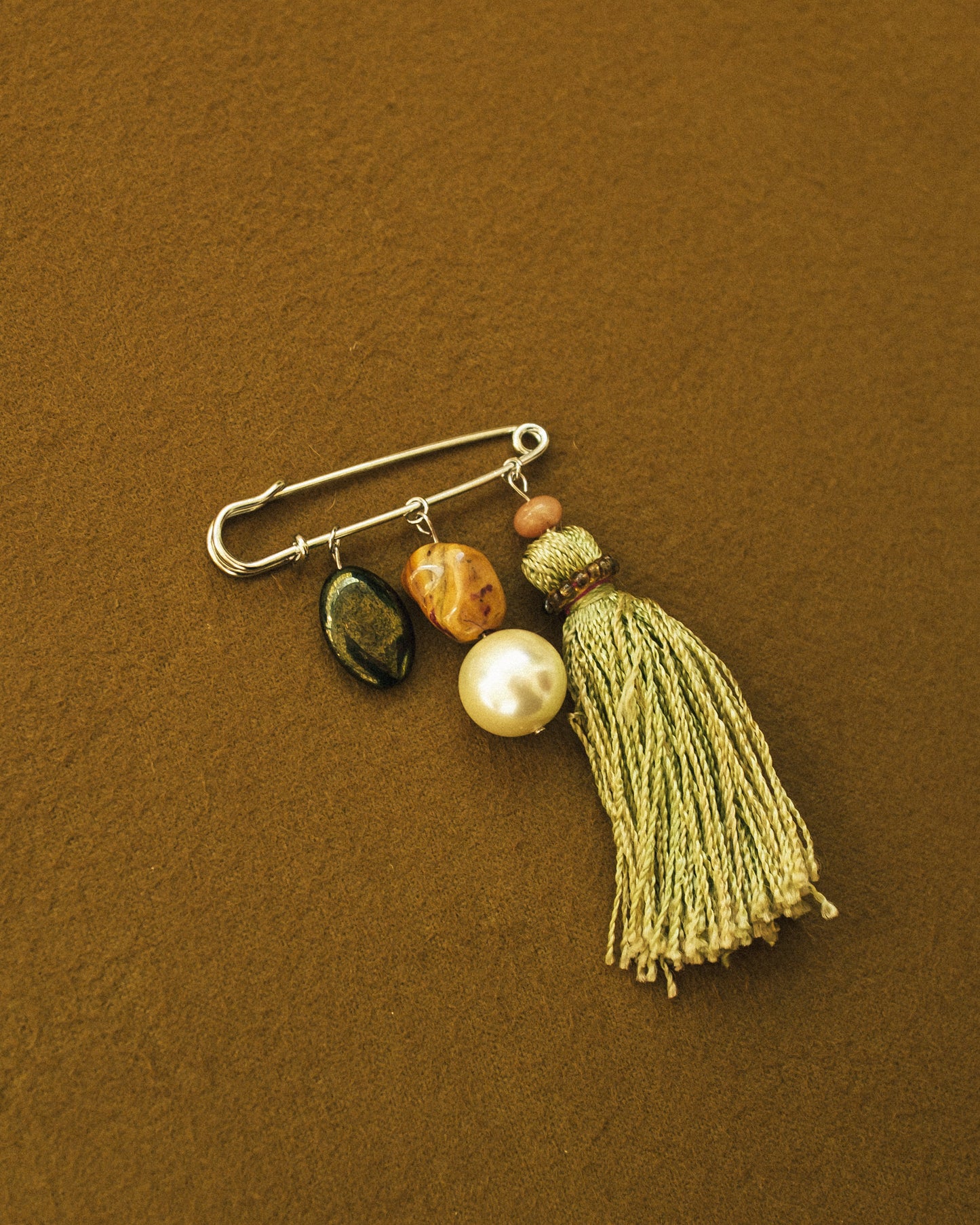 Mono Brooch 002