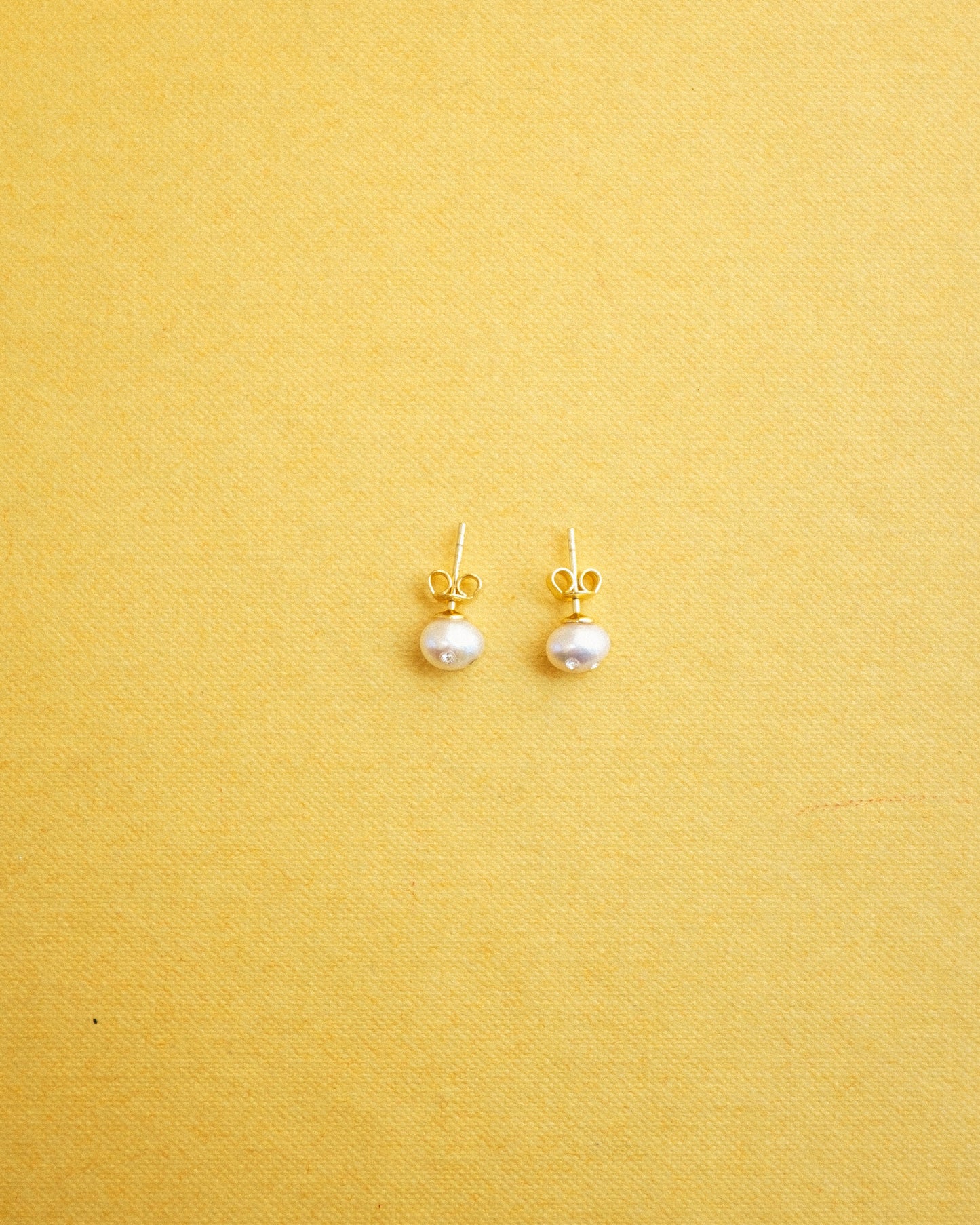 Aura Pearl Studs