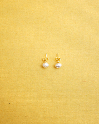 Aura Pearl Studs