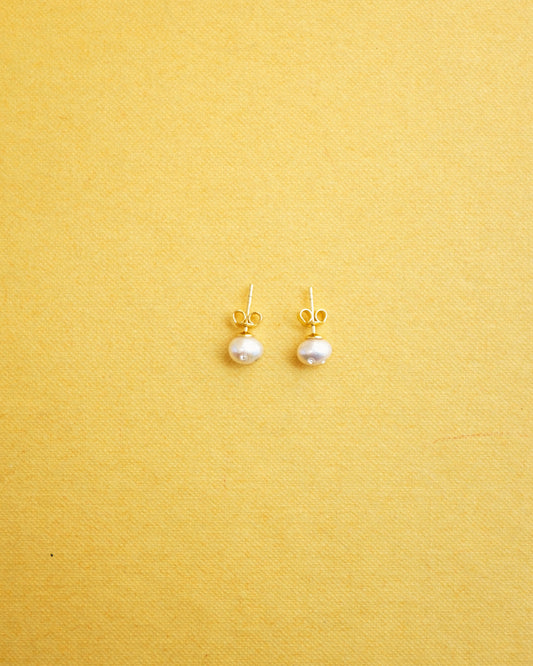 Aura Pearl Studs