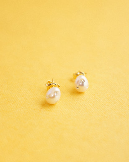 Aura Pearl Studs