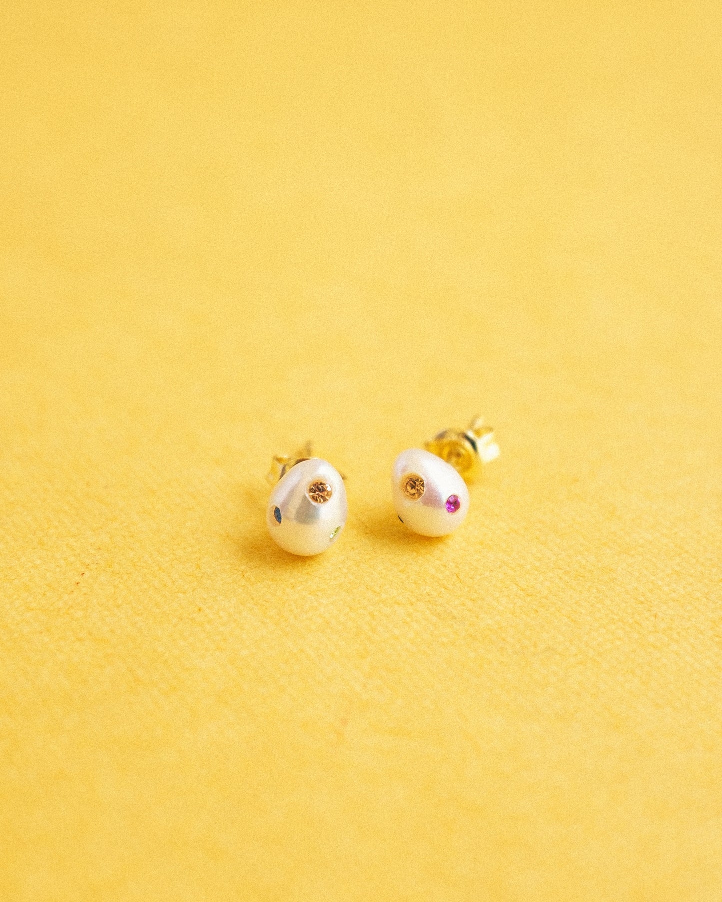 Aura Pearl Studs