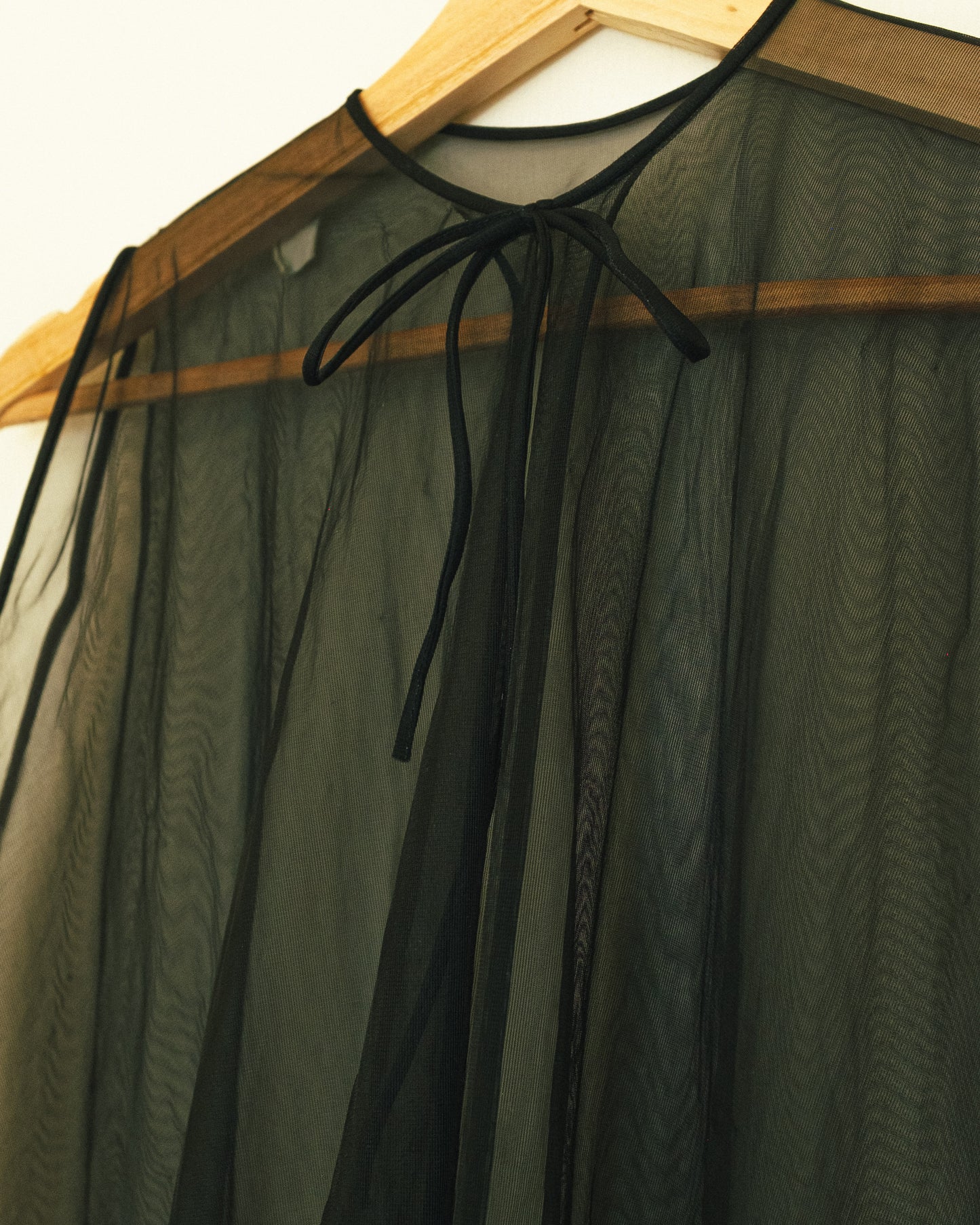 Sheer Ruffle Top - Noir