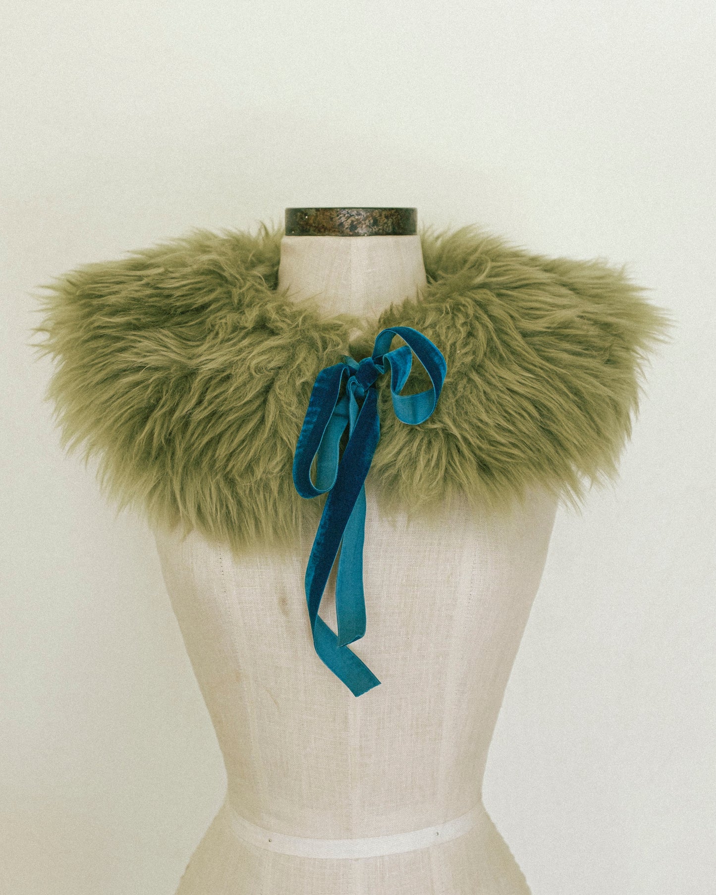 Dyed Sheepskin Collar - Olive