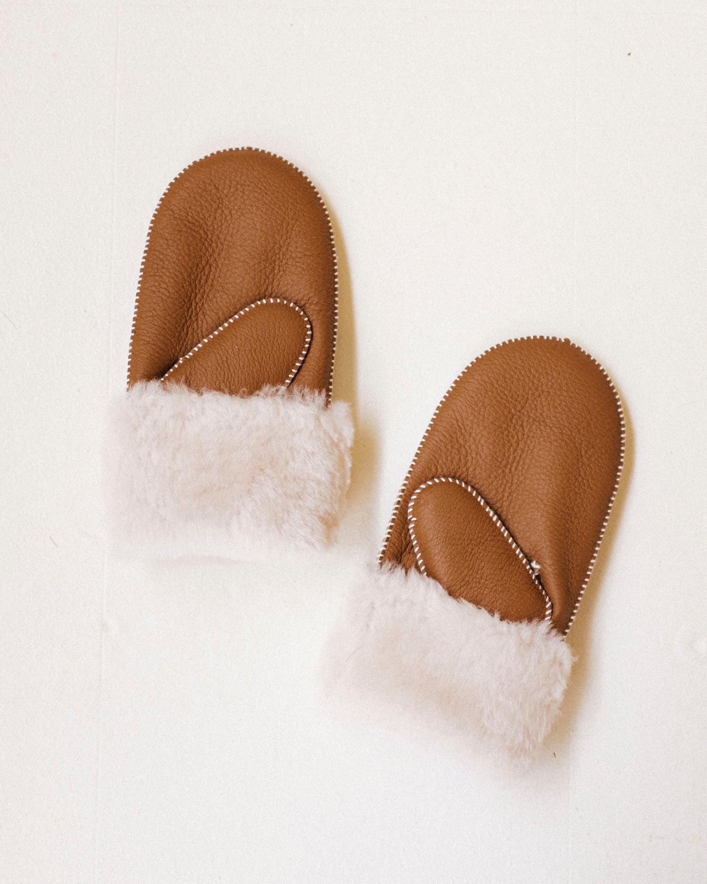 Stitched Shearling Mittens - Caramel