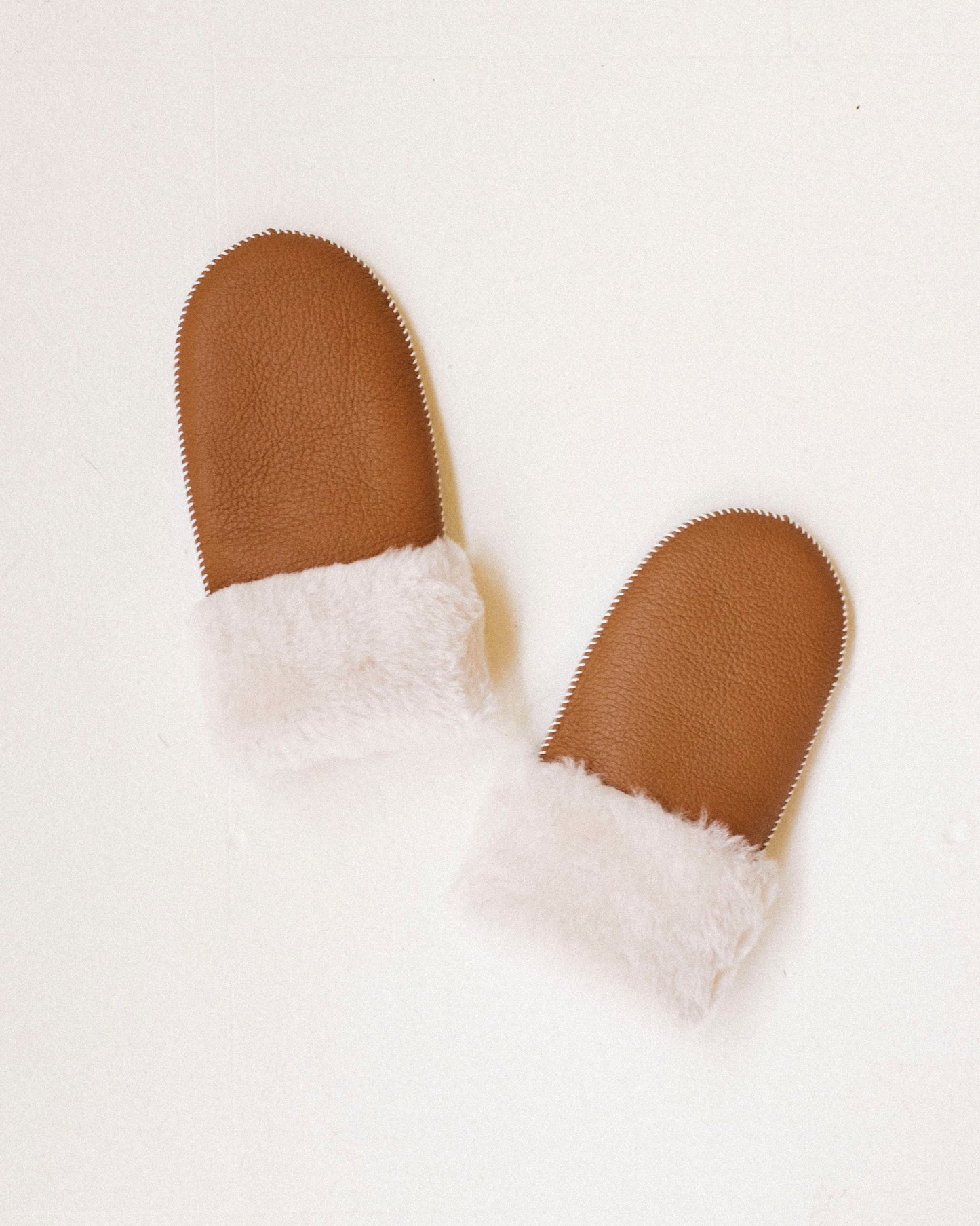 Stitched Shearling Mittens - Caramel