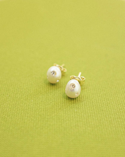 Aura Pearl Studs