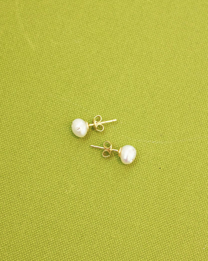 Aura Pearl Studs