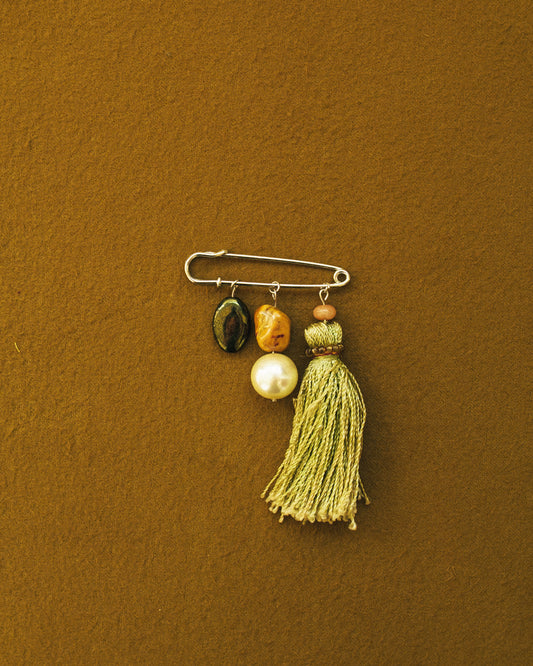Mono Brooch 002