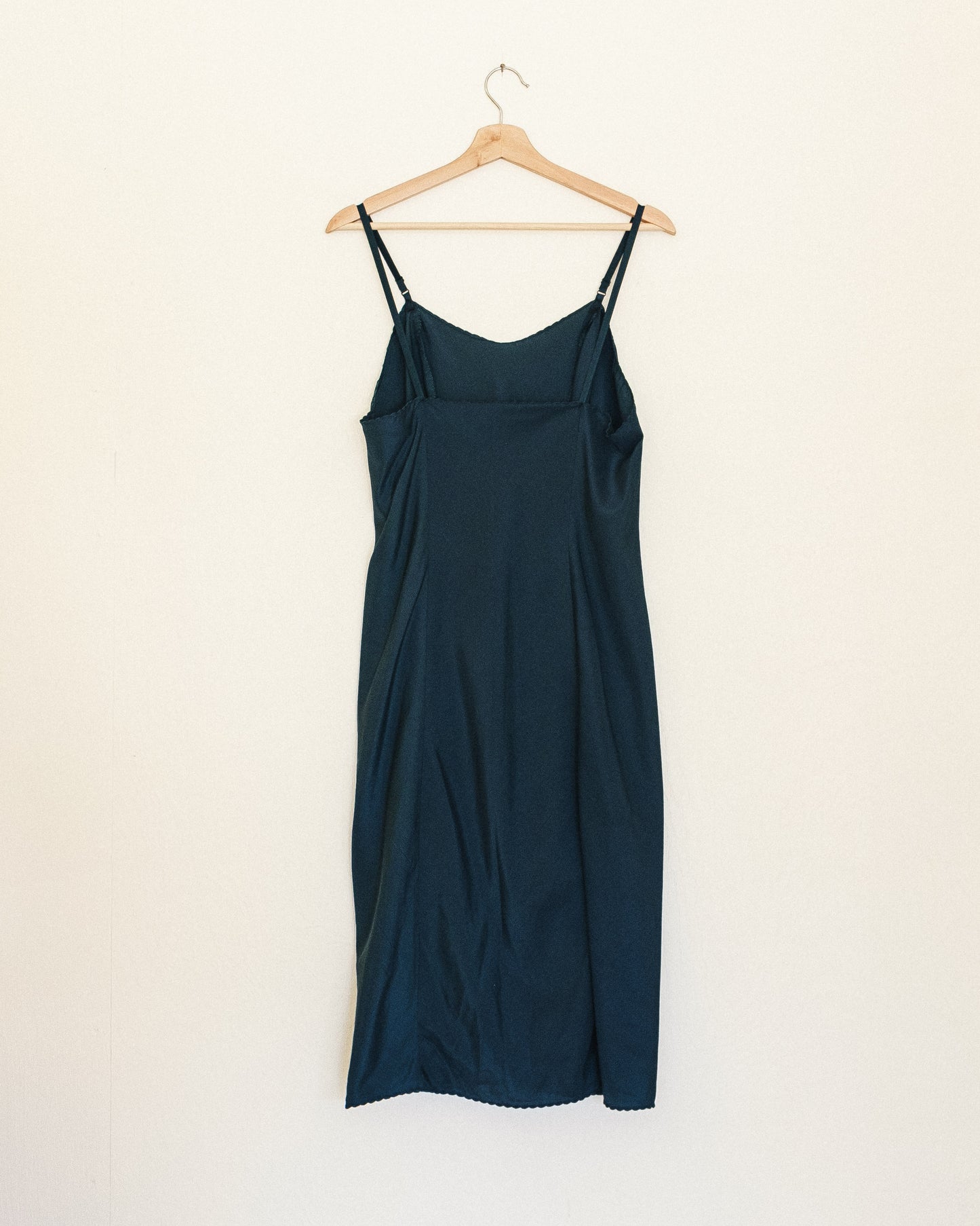 Navy Scallop Slip