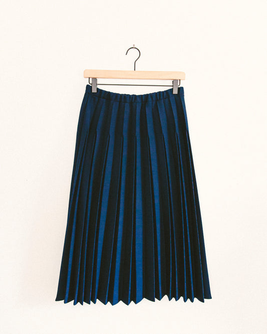 Falda midi plisada azul marino