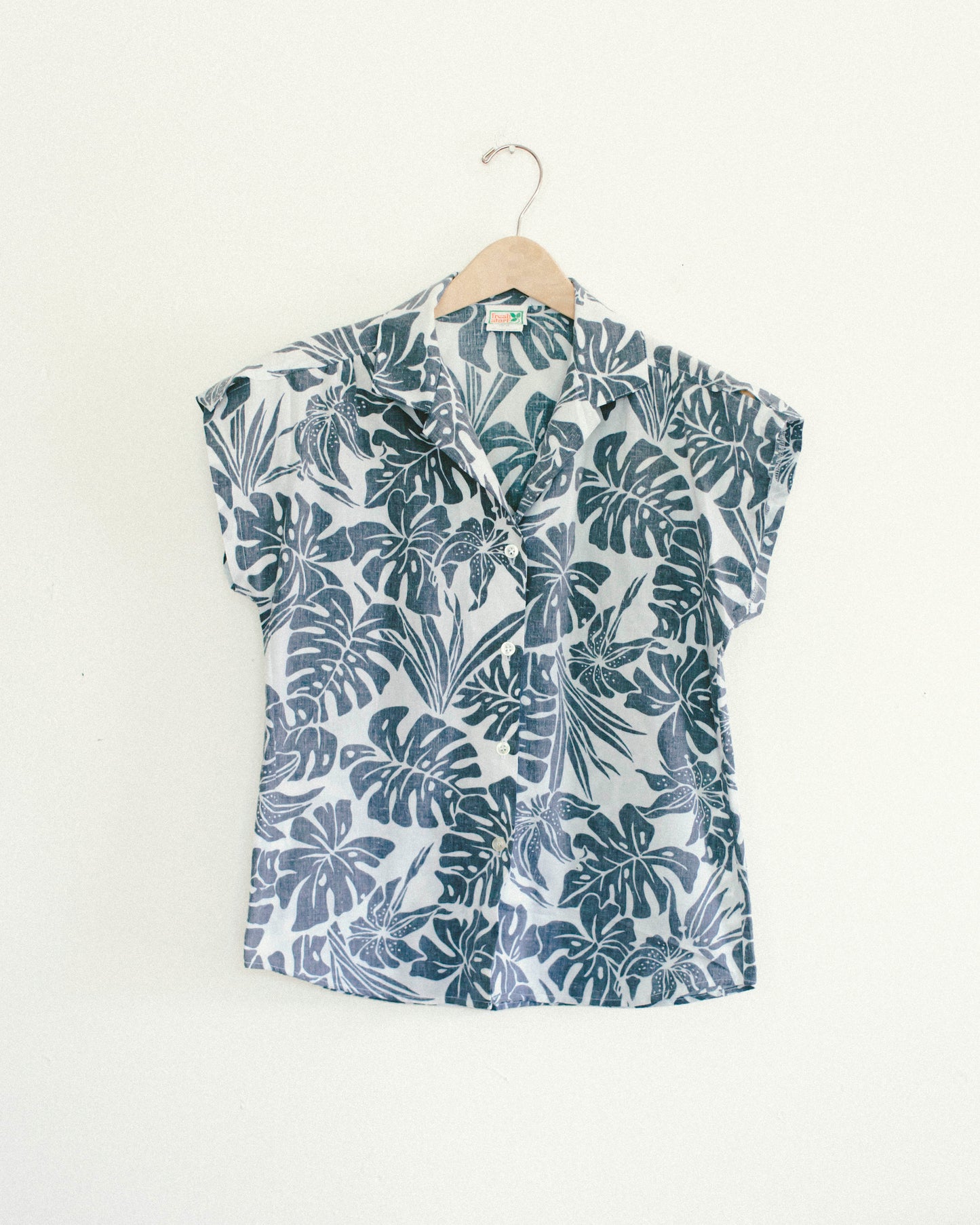 Monstera Button Up