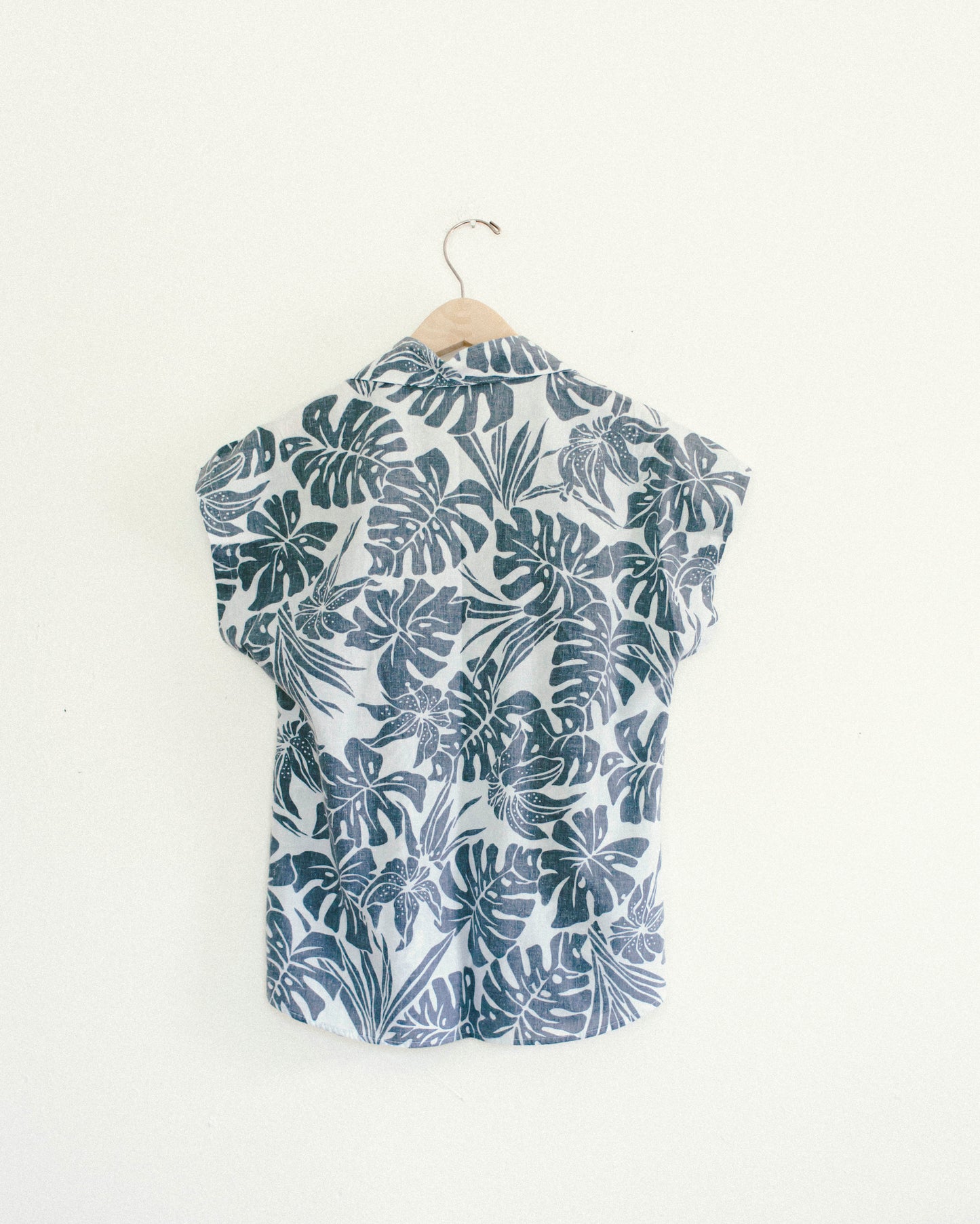 Monstera Button Up